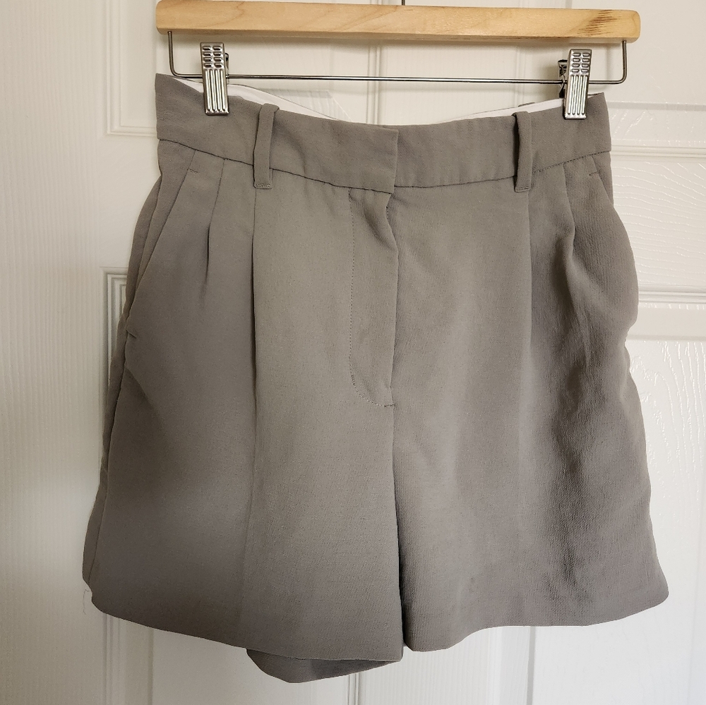Aritzia Wilfred Effortless shorts